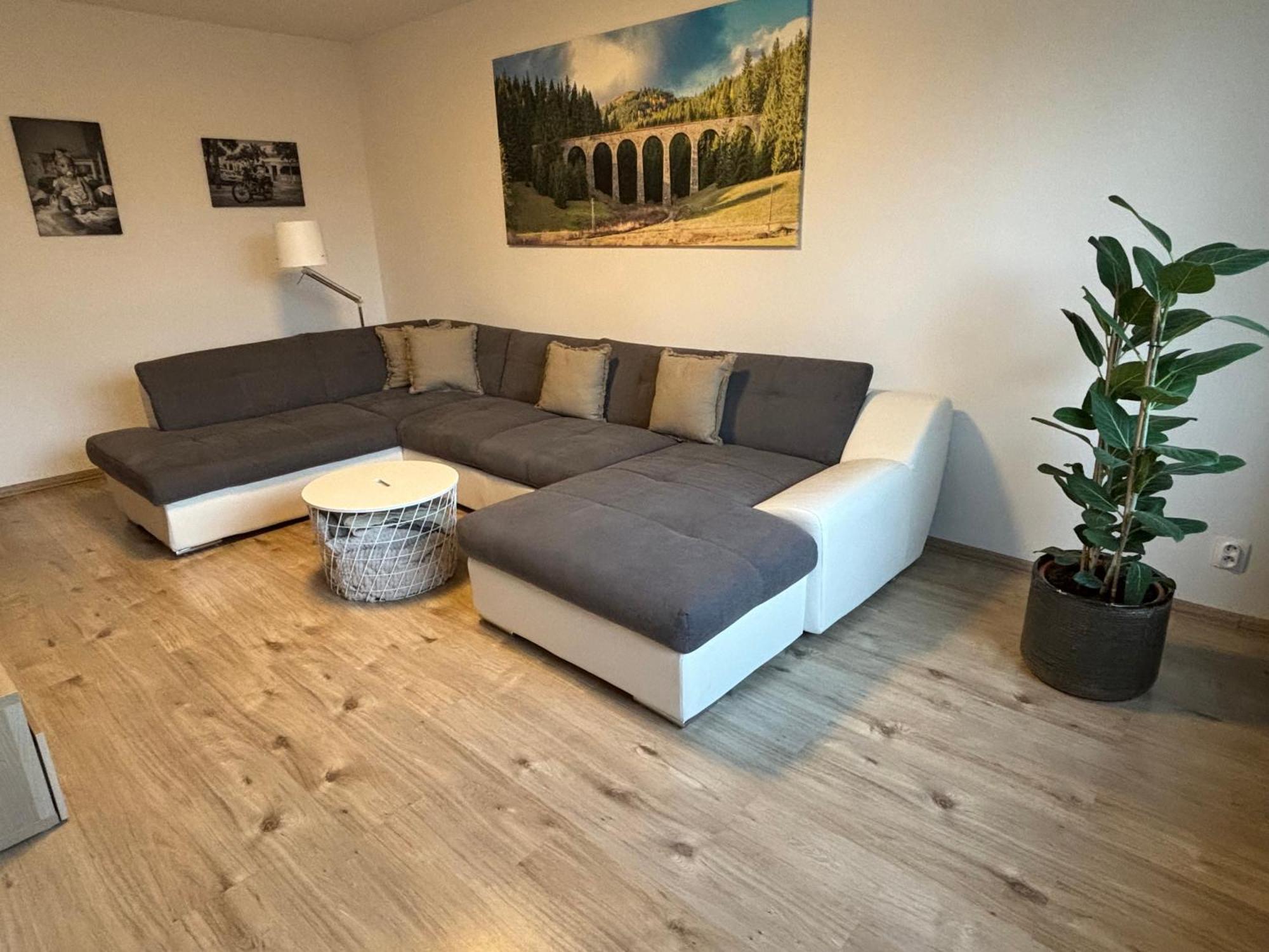 Apartman Centrum Komfort Zvolen Exteriör bild